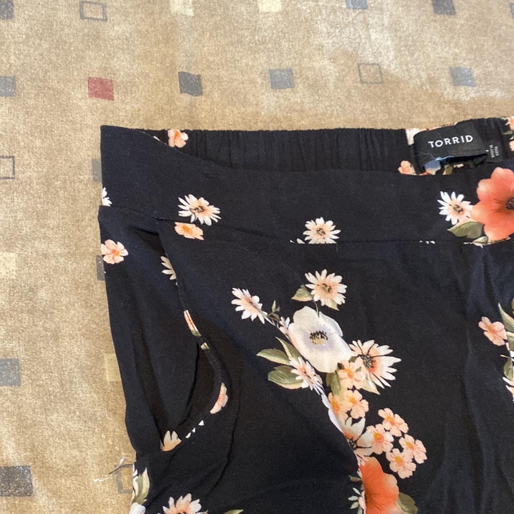Shorts - Picture 3 of 5